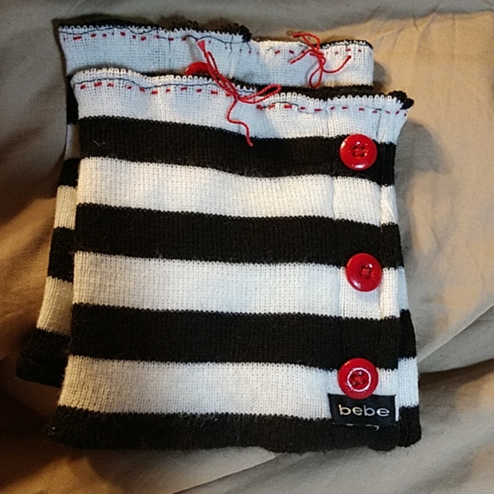 Black and White stripe knit Hugs - Picture 2 of 6